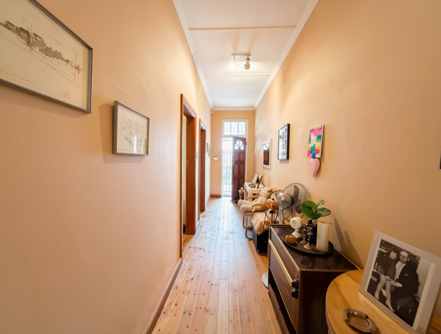 2 Bedroom Property for Sale in Vredehoek Western Cape